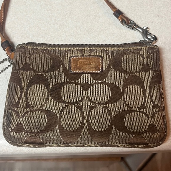Coach Vintage Signature C Jacquard Wristlet - Picture 2 of 5